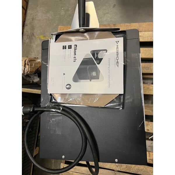 Scratch and Dent Merrychef eikon e1s Classic High-Speed Accelerated Cooking Countertop Oven - 208/240V