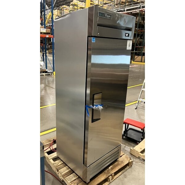 Scratch and Dent True T-19FZ-HC 27" One Section Solid Door Reach-In Freezer