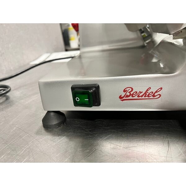 Scratch and Dent Berkel B10-SLC 10" Light-Duty Gravity Feed Manual Meat Slicer - 1/4 hp