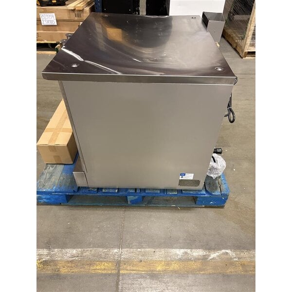 Scratch and Dent MainStreet Equipment CG1-N Single Deck Full Size Natural Gas Convection Oven with Legs - 54,000 BTU