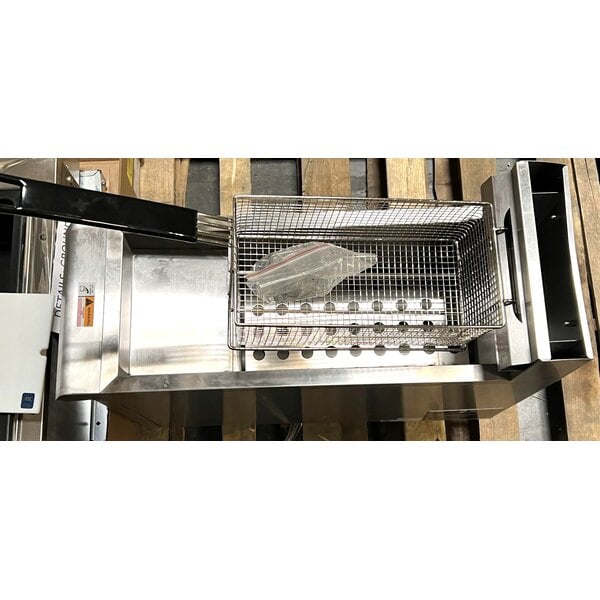 Scratch and Dent Cooking Performance Group FCPG15 Natural Gas 15 lb. Countertop Fryer - 26,500 BTU