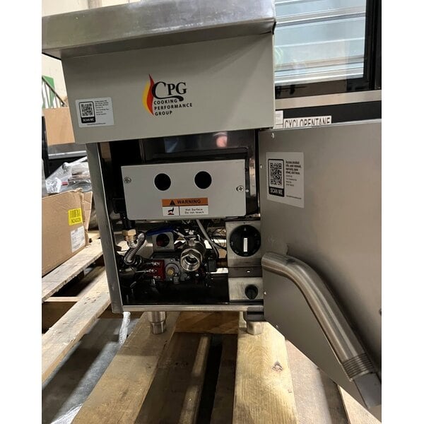 Scratch and Dent Cooking Performance Group FCPG15 Natural Gas 15 lb. Countertop Fryer - 26,500 BTU