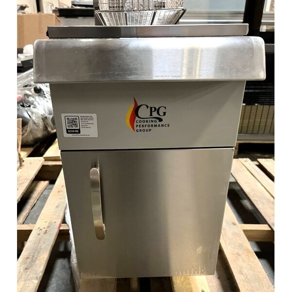Scratch and Dent Cooking Performance Group FCPG15 Natural Gas 15 lb. Countertop Fryer - 26,500 BTU