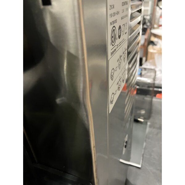 Scratch and Dent Zummo Z1-NGP Z1 Nature Compact Graphite Commercial Orange Juicer - 6 Fruits / Minute