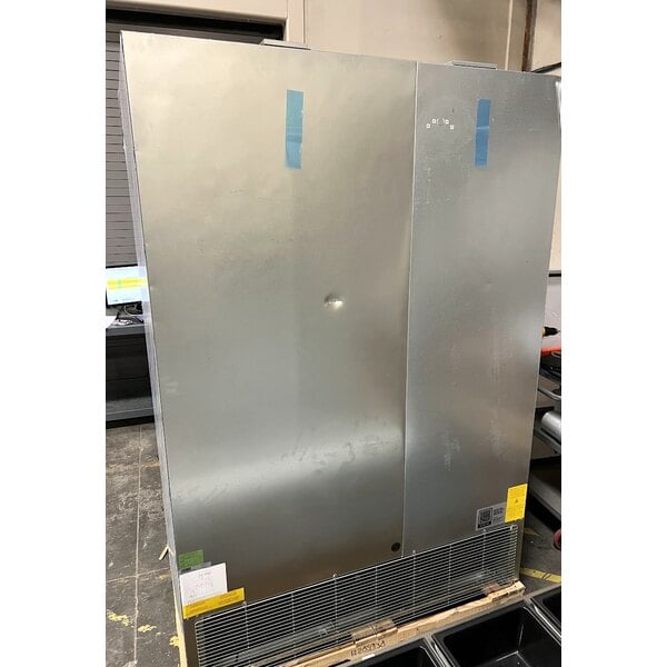 Scratch and Dent Avantco A Plus AP-49R 55 3/8" Stainless Steel Solid Door Reach-In Refrigerator