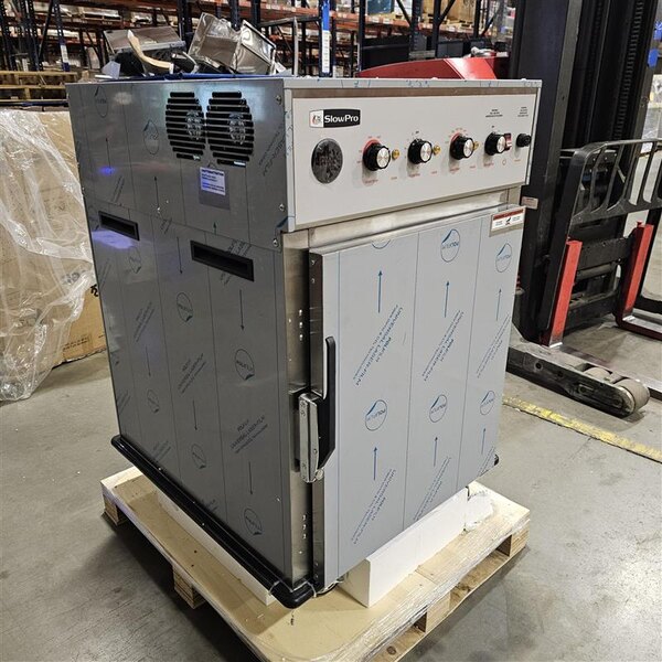 Scratch and Dent Cooking Performance Group SlowPro CHSP1SM Cook and Hold Oven with Smoker Feature - 208/240V, 2250/3000W