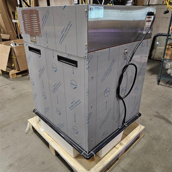 Scratch and Dent Cooking Performance Group SlowPro CHSP1SM Cook and Hold Oven with Smoker Feature - 208/240V, 2250/3000W