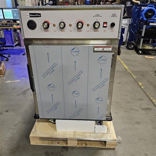 Scratch and Dent Cooking Performance Group SlowPro CHSP1SM Cook and Hold Oven with Smoker Feature - 208/240V, 2250/3000W