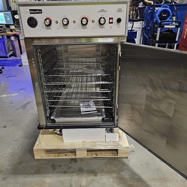 Scratch and Dent Cooking Performance Group SlowPro CHSP1SM Cook and Hold Oven with Smoker Feature - 208/240V, 2250/3000W