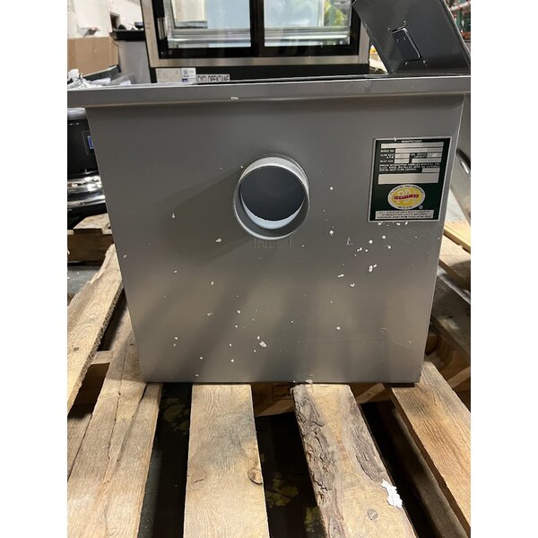 Scratch and Dent Regency 40 lb. 20 GPM Grease Trap with 3" Non-Threaded Connections - PDI Certified