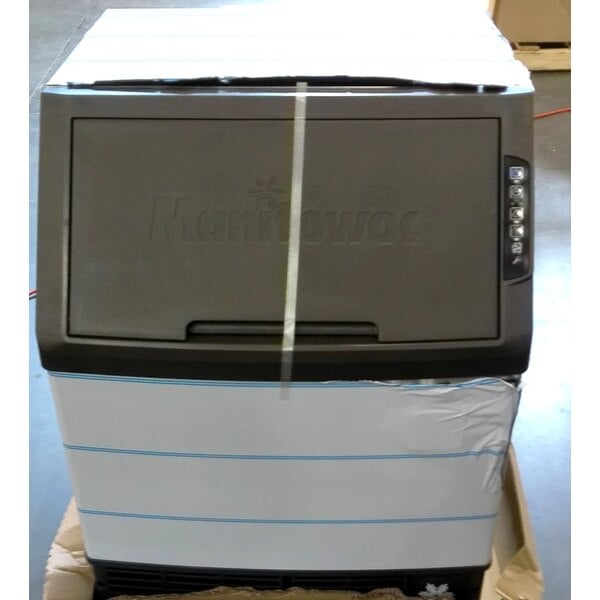Scratch and Dent Manitowoc UYP0140A-161B NEO 26" Air Cooled Undercounter Half Dice Cube Ice Machine with 90 lb. Bin - 115V, 150 lb.