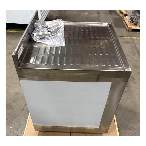 Scratch and Dent Regency Stainless Steel Corrugated Top Glass Rack Storage Unit - 23" x 24"