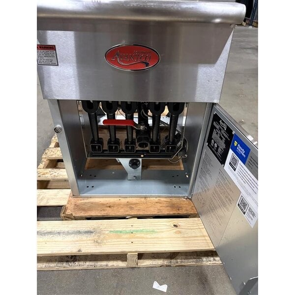 Scratch and Dent Avantco FF100 Natural Gas 70-100 lb. Stainless Steel Tube Floor Fryer - 150,000 BTU