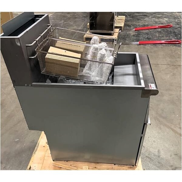 Scratch and Dent Avantco FF100 Natural Gas 70-100 lb. Stainless Steel Tube Floor Fryer - 150,000 BTU