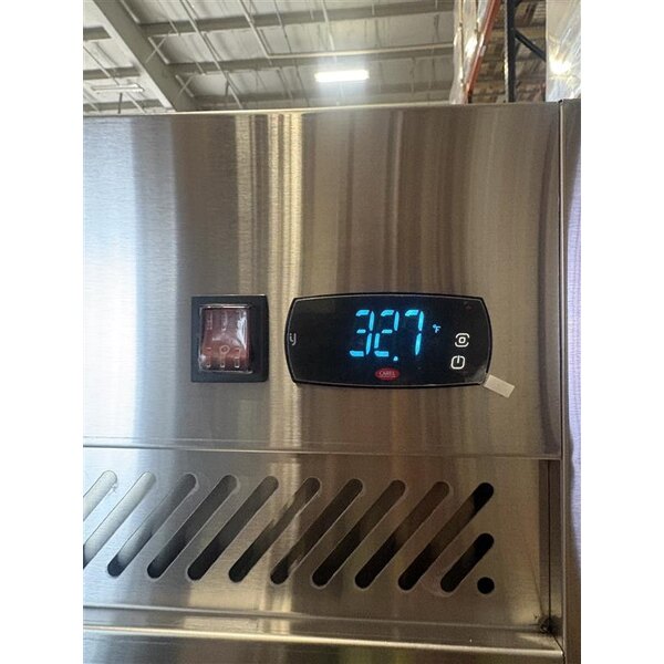 Scratch and Dent Avantco Z1-R-HC 29" Solid Door Stainless Steel Reach-In Refrigerator