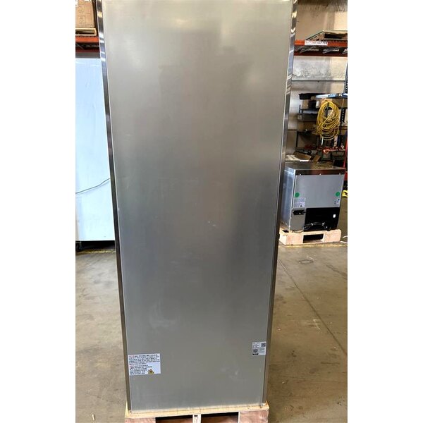 Scratch and Dent Avantco Z1-R-HC 29" Solid Door Stainless Steel Reach-In Refrigerator