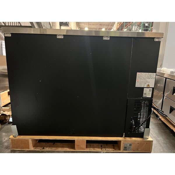 Scratch and Dent Avantco UDD-48-HC Double Tap Kegerator Beer Dispenser - Black, (2) 1/2 Keg Capacity