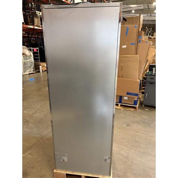 Scratch and Dent Avantco Z1-R-HC 29" Solid Door Stainless Steel Reach-In Refrigerator