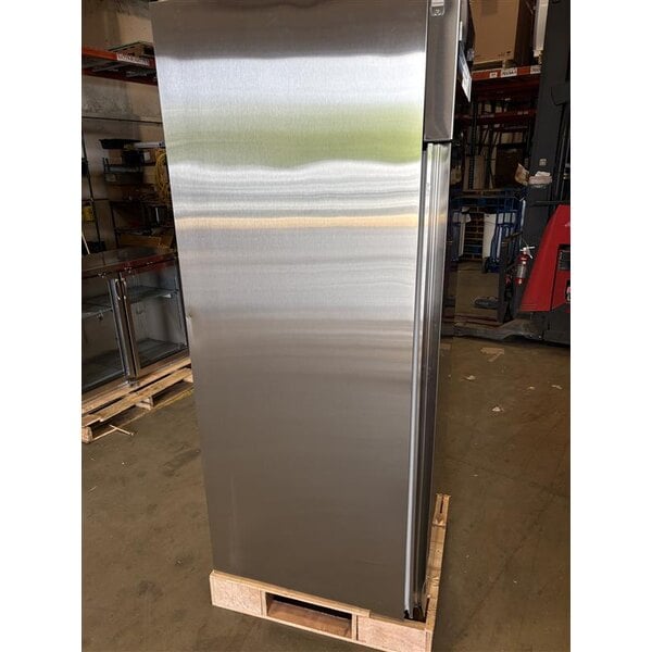 Scratch and Dent Avantco Z1-R-HC 29" Solid Door Stainless Steel Reach-In Refrigerator