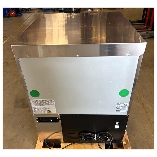 Scratch and Dent Avantco ZUC-27F-HC 27" Front Breathing Undercounter Freezer