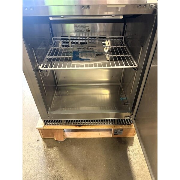 Scratch and Dent Avantco ZUC-27F-HC 27" Front Breathing Undercounter Freezer