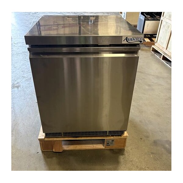 Scratch and Dent Avantco ZUC-27F-HC 27" Front Breathing Undercounter Freezer