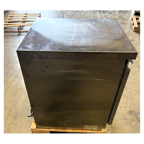 Scratch and Dent Avantco ZUC-27F-HC 27" Front Breathing Undercounter Freezer