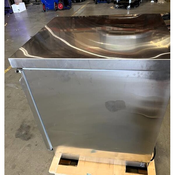 Scratch and Dent Avantco ZUC-27F-HC 27" Front Breathing Undercounter Freezer