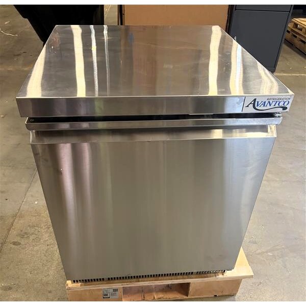Scratch and Dent Avantco ZUC-27F-HC 27" Front Breathing Undercounter Freezer