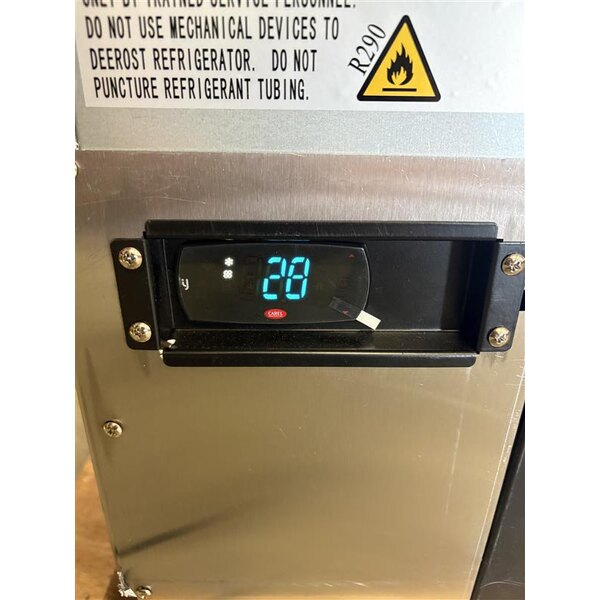 Scratch and Dent Avantco ZUC-27F-HC 27" Front Breathing Undercounter Freezer