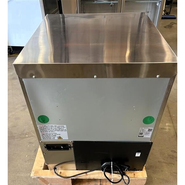 Scratch and Dent Avantco ZUC-27F-HC 27" Front Breathing Undercounter Freezer