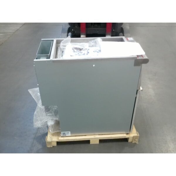 Scratch and Dent Avantco F3-ES-N 35-40 lb. Natural Gas Stainless Steel Floor Fryer - 70,000 BTU