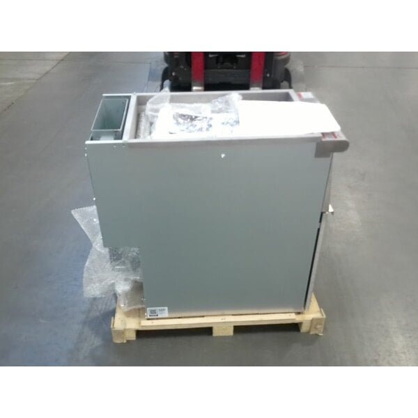 Scratch and Dent Avantco F3-ES-N 35-40 lb. Natural Gas Stainless Steel Floor Fryer - 70,000 BTU