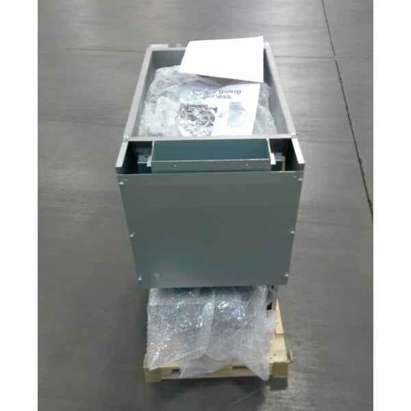 Scratch and Dent Avantco F3-ES-N 35-40 lb. Natural Gas Stainless Steel Floor Fryer - 70,000 BTU