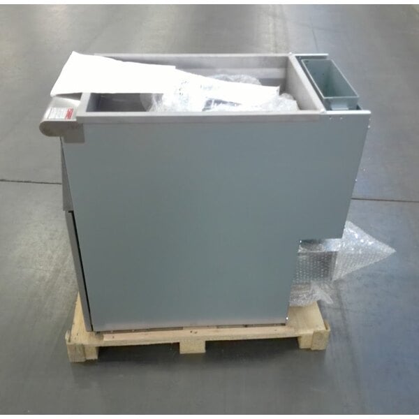 Scratch and Dent Avantco F3-ES-N 35-40 lb. Natural Gas Stainless Steel Floor Fryer - 70,000 BTU