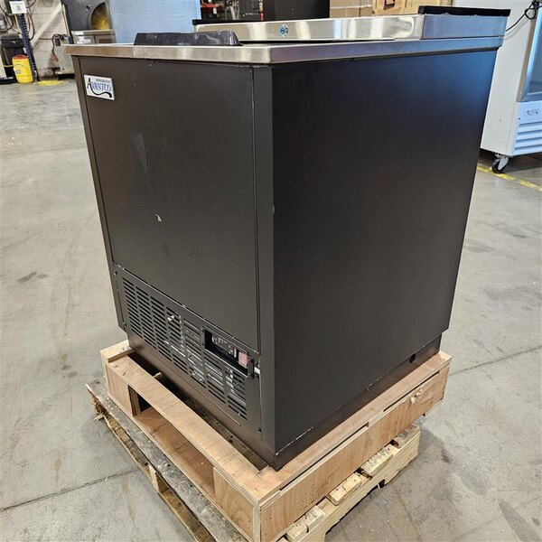Scratch and Dent Avantco GF25-HC 26" Black Glass Froster / Plate Chiller - 115V