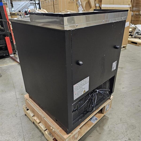 Scratch and Dent Avantco GF25-HC 26" Black Glass Froster / Plate Chiller - 115V