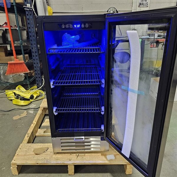 Scratch and Dent AvaValley BRC-78-SZ 78-Can Single Temperature Slim Full Glass Door Beverage Cooler