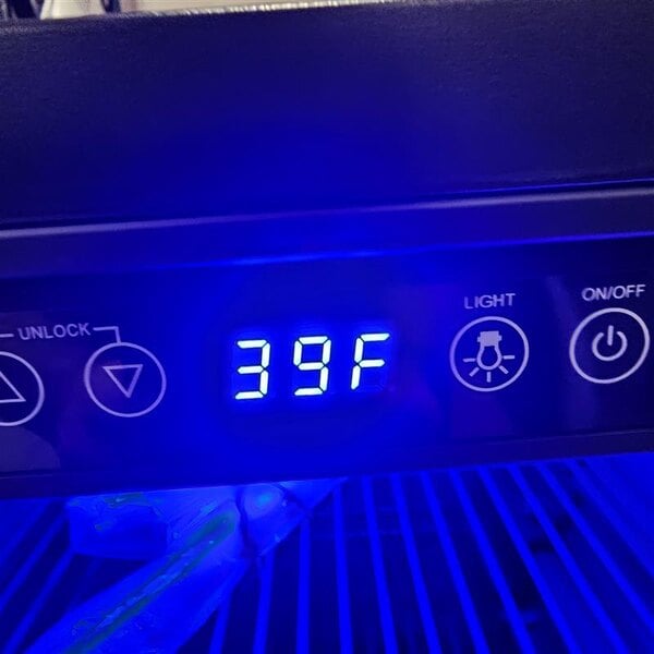 Scratch and Dent AvaValley BRC-78-SZ 78-Can Single Temperature Slim Full Glass Door Beverage Cooler