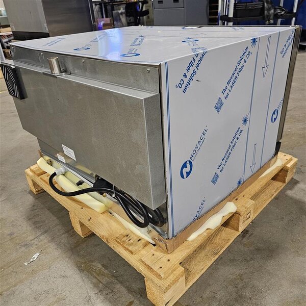 Scratch and Dent Cooking Performance Group COF-T4-M Electric Thermostatic Countertop 4 Tray Full Size Convection Oven with Moisture Injection - 208-240V, 5600W