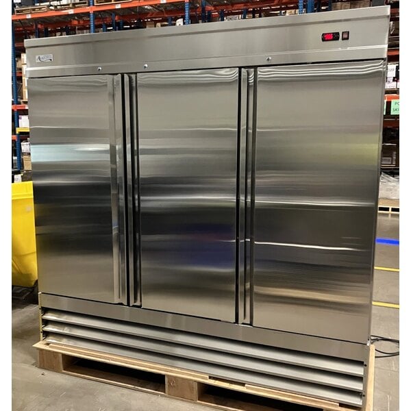 Scratch and Dent Avantco SS-3R-HC 81 5/16" Stainless Steel Solid Door Reach-In Refrigerator