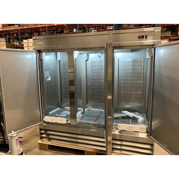 Scratch and Dent Avantco SS-3R-HC 81 5/16" Stainless Steel Solid Door Reach-In Refrigerator