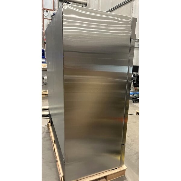 Scratch and Dent Avantco SS-3R-HC 81 5/16" Stainless Steel Solid Door Reach-In Refrigerator