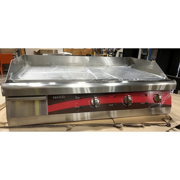 Scratch and Dent Avantco EG30N 30" Electric Countertop Griddle - 208/240V, 3375W-4500W
