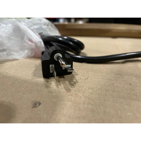 Scratch and Dent Avantco EG30N 30" Electric Countertop Griddle - 208/240V, 3375W-4500W