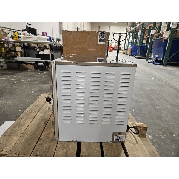 Scratch and Dent Avantco DPO-18-DD Double Deck Countertop Pizza/Bakery Oven with Two Independent Chambers - 3200W, 240V