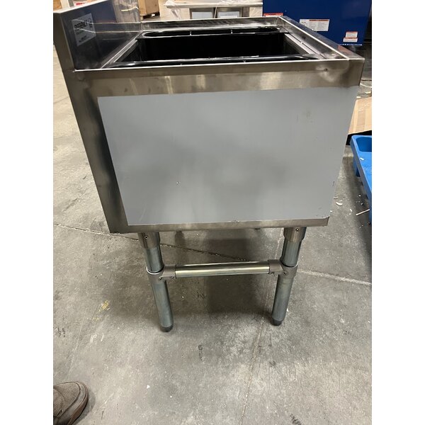 Scratch and Dent Regency 18" x 24" Underbar Ice Bin with 7 Circuit Post-Mix Cold Plate, Bottle Holders, and Sliding Lid - 51 lb.