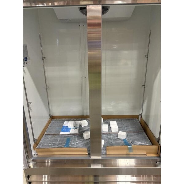 Scratch and Dent Avantco A-49F-HC 54" Solid Door Reach-In Freezer