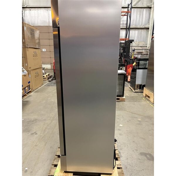 Scratch and Dent True T-19-HC 27" One Section Solid Door Reach-In Refrigerator