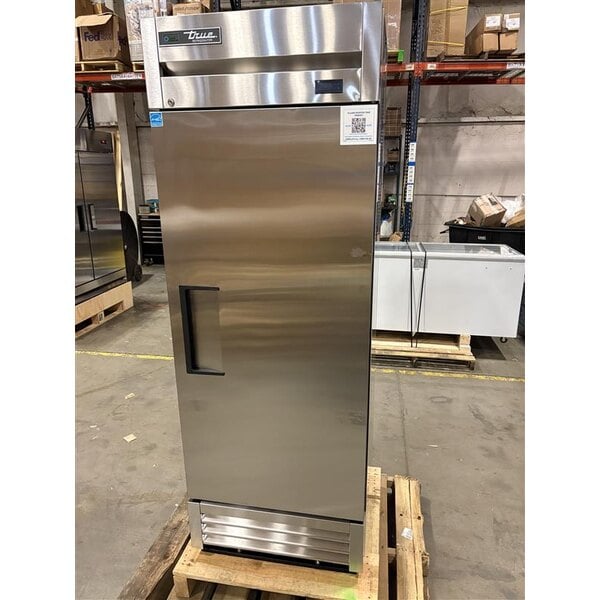 Scratch and Dent True T-19-HC 27" One Section Solid Door Reach-In Refrigerator